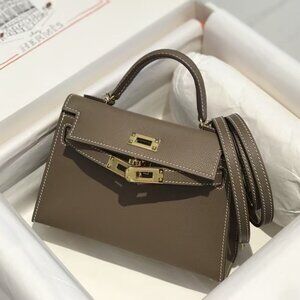 Classic Hermes Kelly Bag: A Stylish and Versatile Choice for Elegance